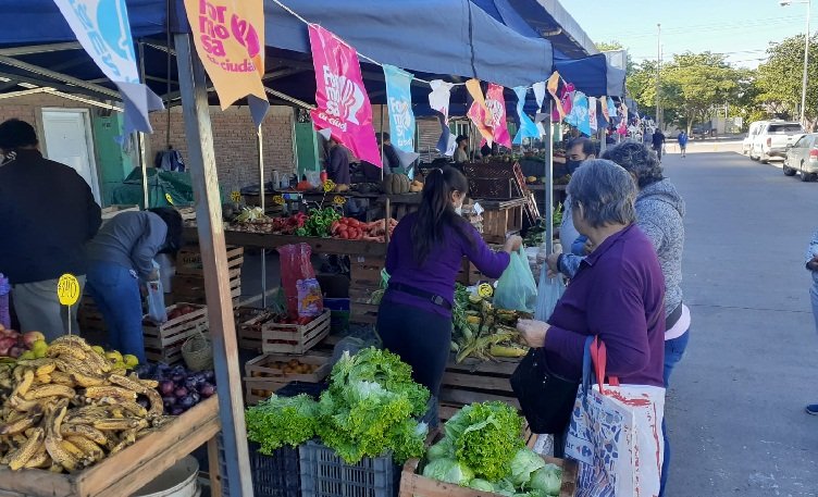 Buenas Ventas Y Precios Accesibles En La Feria Santa Realizada En El ...